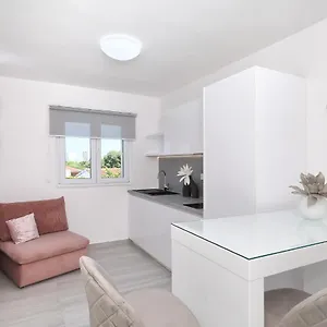 https://silver-stars.hotelinzadar.com